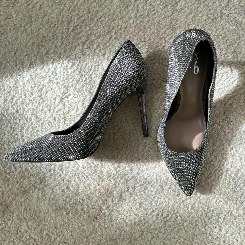 Mix No. 6 Gunmetal silver studded rhinestone pumps
